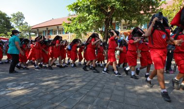 Siswa SD No.2 Tanjung Benoa Ikuti Latihan Simulasi Evakuasi Mandiri Gempabumi dan Tsunami