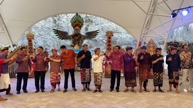 Koster Diapresiasi Lindungi Arak Bali Sebagai Warisan Budaya