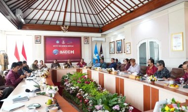 Wayan Koster, Pionir Kesejahteraan Guru dan Dosen di Indonesia