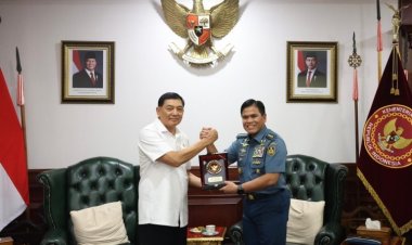 Menhan RI Sjafrie Terima Kunjungan Kasal, Bahas Transformasi Maritim