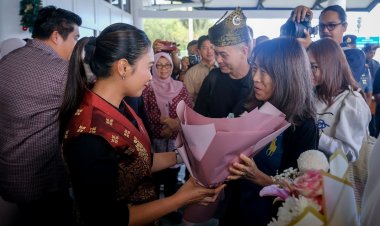 Kemenpar Berkolaborasi Sambut Wisman Pertama Tahun 2025 di Tiga Pintu Masuk Utama