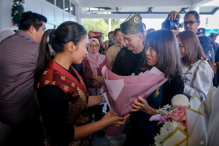 Kemenpar Berkolaborasi Sambut Wisman Pertama Tahun 2025 di Tiga Pintu Masuk Utama
