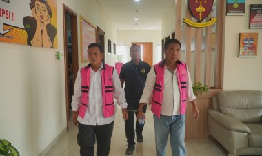 Dua Tersangka Kasus Korupsi SPAM PDAM Tirtamangutama Diserahkan ke Jaksa