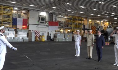 Menhan Sjafrie Kunjungi Kapal Induk Prancis di Perairan Indonesia