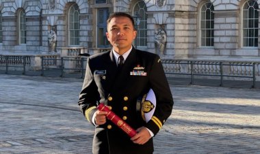 Kapten Laut Pandu, Lulusan Terbaik dari Program Beasiswa Magister di London