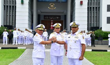 KSAL Serahkan Jabatan Danseskoal ke Laksamana Muda Ariantyo