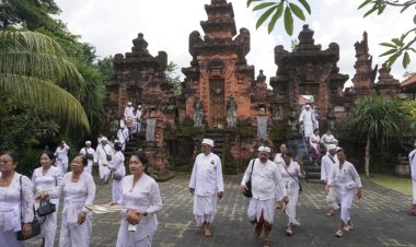 Acara Samãvartana Angkatan VI, Bekal Seorang Pinandita Dalam Memahami Teologi Hindu