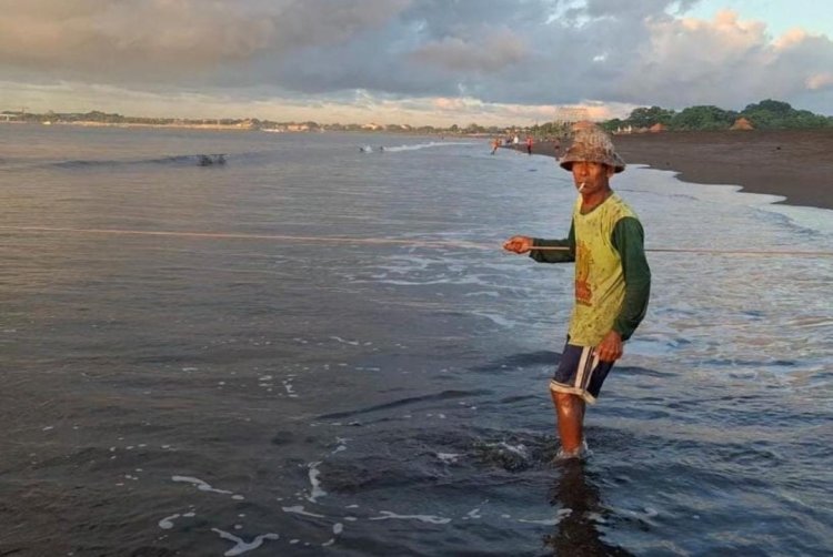 Kakek 73 Tahun Tewas Terseret Arus Saat Menjala Ikan di Pantai Biaung