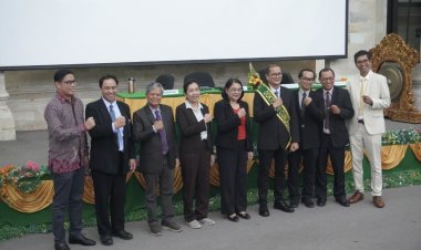 Raih Cum Laude, dr. Agus Manik Lahirkan Model “Desa Bijak Antibiotika” untuk Tangkal Ancaman Resistensi antimikroba (AMR)