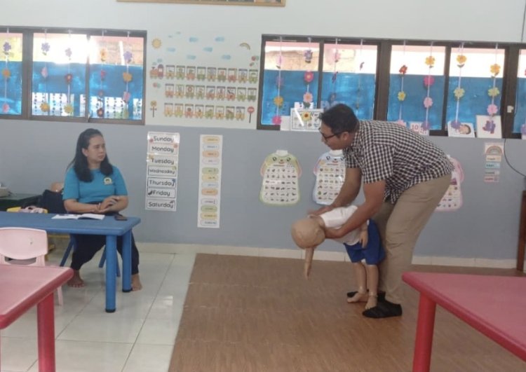 Dipimpin dr. A.A. Ngurah Rai Kusuma Putra, Guru Bali Public School Dilatih Tangani Tersedak dan Didorong Peduli Lingkungan