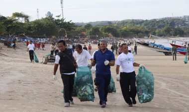 PLN Indonesia Power UBP Bali Turun ke Pantai Kedonganan, Perkuat Dukungan Gerakan ASRI Lewat Aksi Bersih Laut