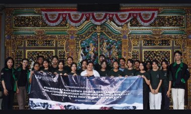 Tingkatkan Kesiapsiagaan Darurat, Mahasiswa FKIK Warmadewa Bekali Siswa SMAN 4 Denpasar Pelatihan BHD